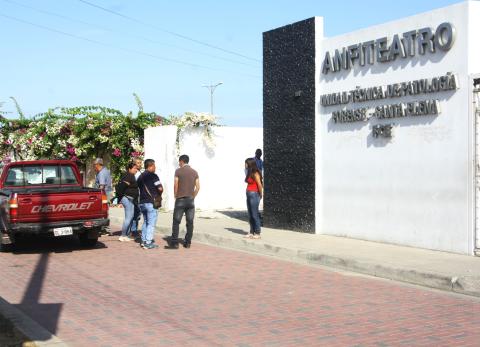 Familiares claman por entrega de cuerpo de j&oacute;venes asesinados en Santa Elena