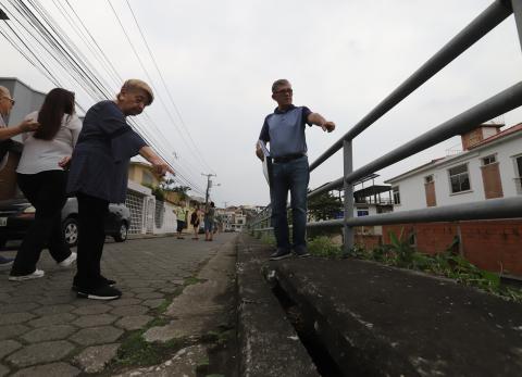 Cumbres Bajas de Los Ceibos y Santa Cecilia comparten un canal de reclamos y abandono