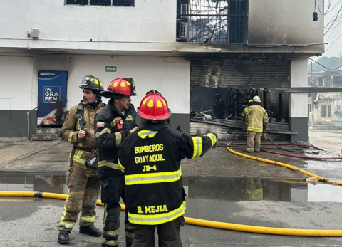 Alarma por incendio en imprenta de Mapasingue: colaps&oacute; parte del techo y hubo da&ntilde;os
