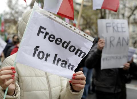 La monta&ntilde;ista, el carpintero, la violinista... los rostros de la represi&oacute;n en Ir&aacute;n