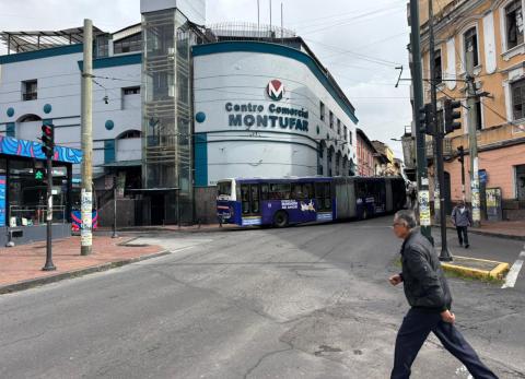 &iquest;Expropiar, demoler o regular? El futuro del Centro Comercial Mont&uacute;far en Quito