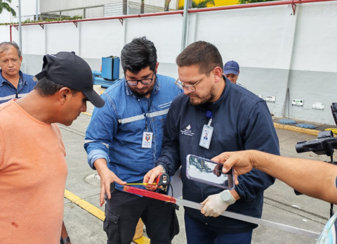 La ARCH clausura gasolinera en Daule por venta de combustible adulterado con agua