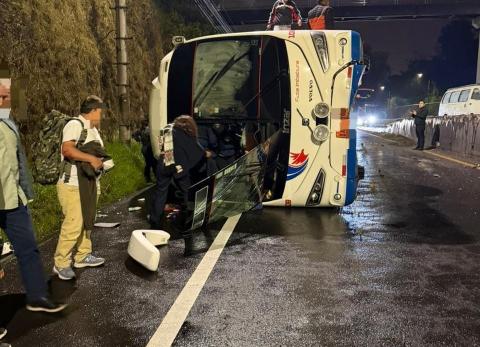 Dos accidentes en la av. Sim&oacute;n Bol&iacute;var dejan 20 heridos en Quito