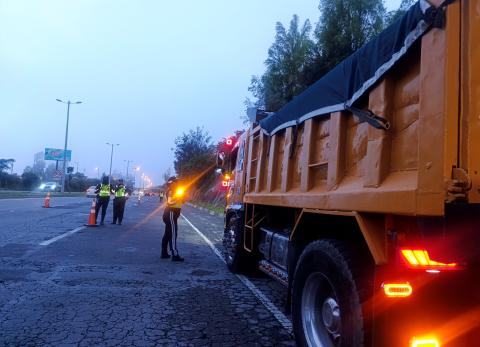 M&aacute;s de 1.700 infracciones aplicadas por la AMT a veh&iacute;culos pesados en Quito