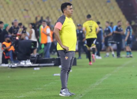 Barcelona sin victoria, pero con fe de los hinchas en C&eacute;sar Far&iacute;as