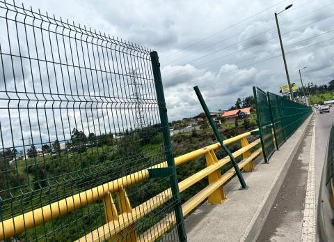 Malla de seguridad del puente sobre el r&iacute;o Chiche est&aacute; rota