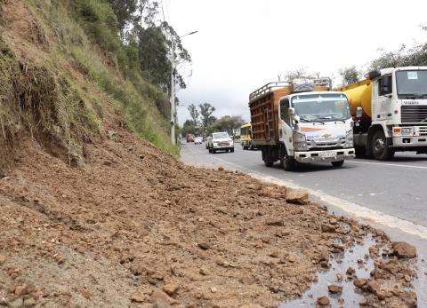 Deslizamientos golpean a Quito y crece el temor vecinal: &ldquo;No hay un trabajo integral&rdquo;