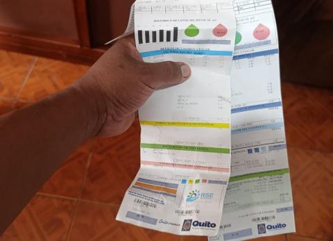 "&iquest;Les parece justo cobrar esto?"; reclamos por aumento de planillas de agua en Quito
