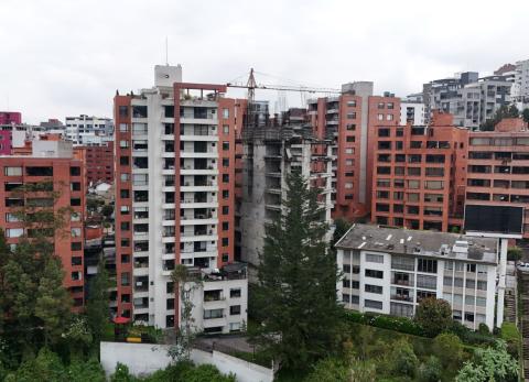 Pol&eacute;mica por construcci&oacute;n en Quito: Municipio reactiv&oacute; licencia en zona de riesgo