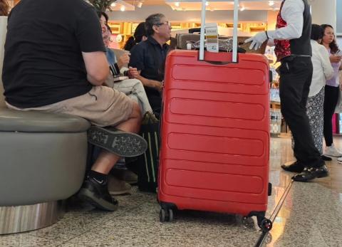 &iquest;Las aerol&iacute;neas pueden pedirle cambiar su maleta? Una explicaci&oacute;n