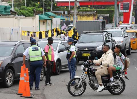 Messi en Guayaquil: avenida Velasco Ibarra soport&oacute; tr&aacute;fico por cierre de av Barcelona