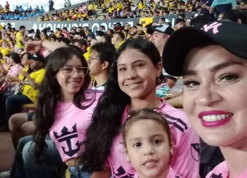 Messi, &iacute;dolo de los hijos de algunos conocidos de la far&aacute;ndula