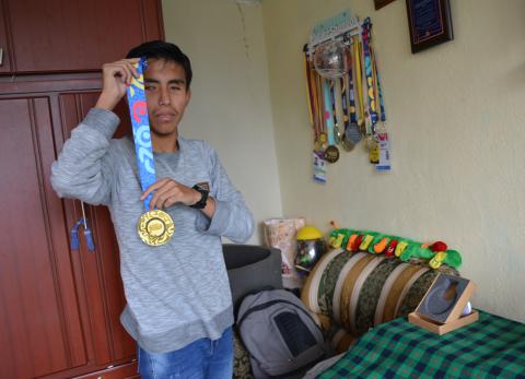 Bryan Rodr&iacute;guez: el campe&oacute;n con ceguera de zapatos prestados