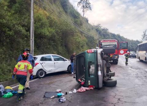 Quito: Siniestro de tr&aacute;nsito en la Sim&oacute;n Bol&iacute;var deja cuatro heridos