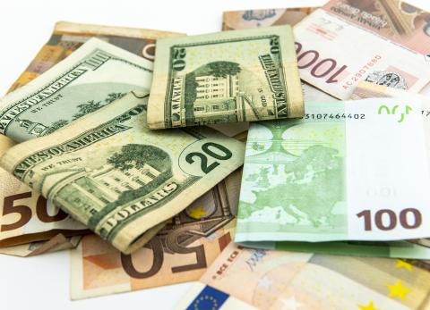 El Eurogrupo retoma su debate para reforzar el euro y discutir la hegemon&iacute;a del d&oacute;lar