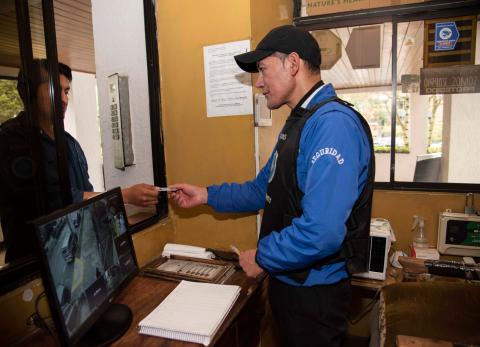 Los residentes de edificios en Quito est&aacute;n inquietos por la seguridad privada