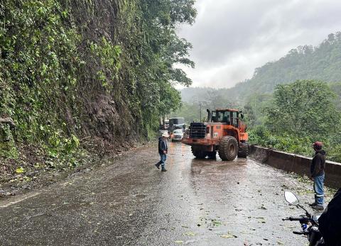 &iquest;C&oacute;mo est&aacute; la v&iacute;a Al&oacute;ag - Santo Domingo hoy? Reporte de cierres y deslizamientos