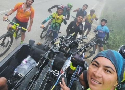 Ciclistas de Dur&aacute;n y Guayaquil recorren 100 km en Molleturo