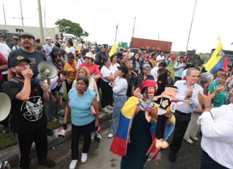 Ciudadanos se concentran en contra de las reformas al Cootad