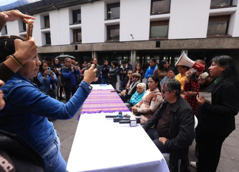 Quito: ciudadanos rechazan reforma al COOTAD en Plaza de la Independencia