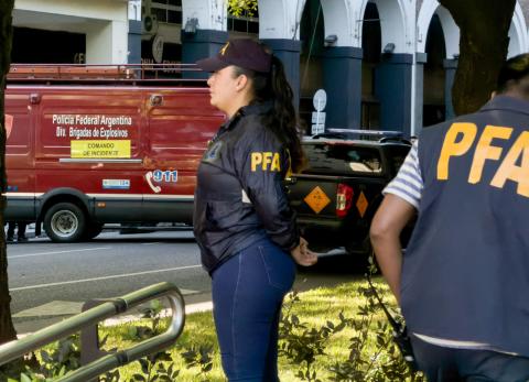 Tres heridos al explotar paquete sospechoso en escuela de Gendarmer&iacute;a en Argentina