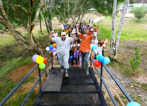 MrBeast construye escuelas en la selva de Ecuador y ayuda a 150 ni&ntilde;os