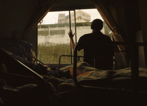 La historia de una abuela de 90 a&ntilde;os que resiste frente a ruinas del Multicomercio