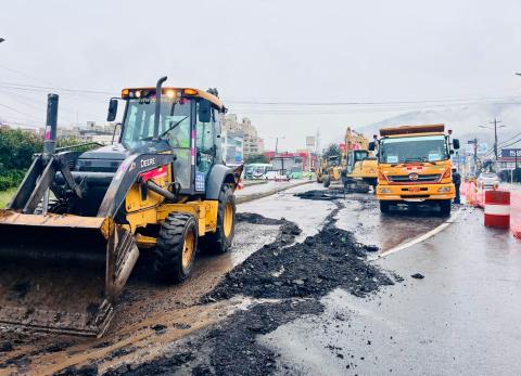 Desv&iacute;os por congesti&oacute;n en la av. Oswaldo Guayasam&iacute;n debido a trabajos en la v&iacute;a