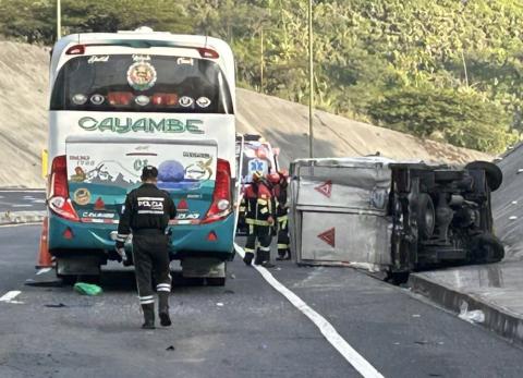 Volcamiento en la Panamericana Norte deja un fallecido y ocho heridos
