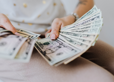 D&eacute;cimo cuarto sueldo: c&oacute;mo ahorrar en &uacute;tiles y en qu&eacute; m&aacute;s utilizarlo