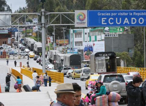 Exministros de Ecuador y Colombia piden frenar la guerra comercial