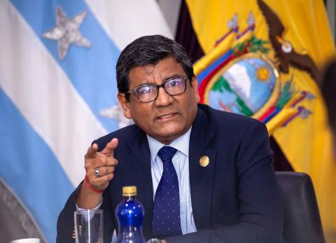 Para Jaramillo la tasa del 50 % no afecta, pero 13 exministros piden di&aacute;logo