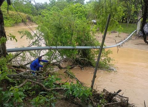 Desborde de r&iacute;o colaps&oacute; tuber&iacute;a de agua potable en el norte peninsular