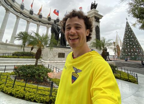 Luisito Comunica pagar&iacute;a por ver a Delf&iacute;n Quishpe en vivo