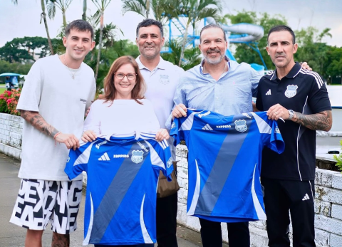 Chismes deportivos: Del c&oacute;nsul con coraz&oacute;n azul a Bananerito desatado