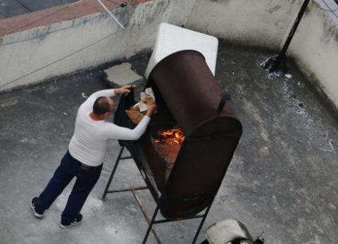 Daniel Noboa revela video sobre quema de papeles en la Embajada de Cuba en Ecuador