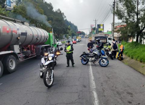 Accidente provoca cierre de carril en la av. Sim&oacute;n Bol&iacute;var sentido sur&ndash;norte