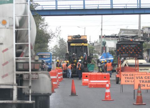 Suspensi&oacute;n de asfalto paraliza 13 frentes viales en Quito y retrasa 71 proyectos