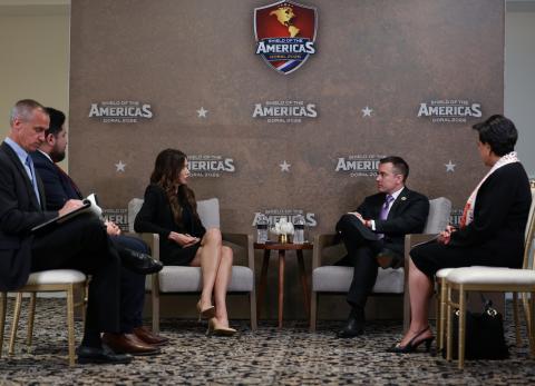 Daniel Noboa se re&uacute;ne con Kristi Noem tras la cumbre "Escudo de las Am&eacute;ricas"