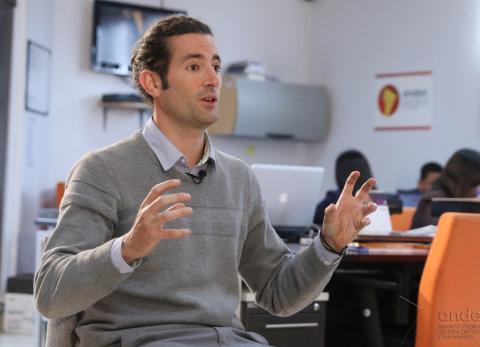 Fernando Casado: Ecuador revoca visa del asesor de Luisa Gonz&aacute;lez