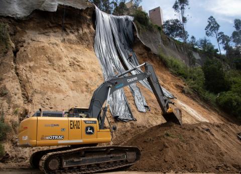 Habilitan tr&aacute;nsito en la v&iacute;a a Nay&oacute;n; restricci&oacute;n se mantiene para veh&iacute;culos pesados