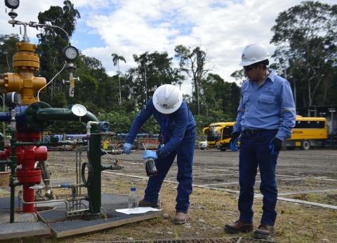 Petr&oacute;leo supera los $ 100 y el impacto para Ecuador se sentir&aacute; en los combustibles