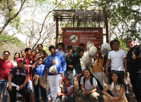 Nueva Acr&oacute;polis promueve voluntariado ambiental con se&ntilde;al&eacute;ticas en el Cerro Para&iacute;so