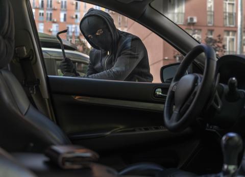 Conductor de taxi fue maniatado y asaltado en el norte de Quito