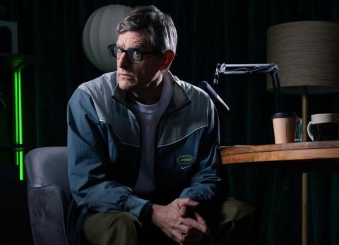 Louis Theroux expone el mundo de la 'Machosfera' en el nuevo documental de Netflix