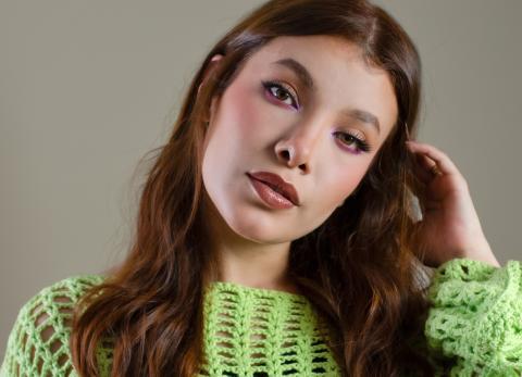 La cantante lojana Alemica inicia su etapa solista con el sencillo &ldquo;Detr&aacute;s