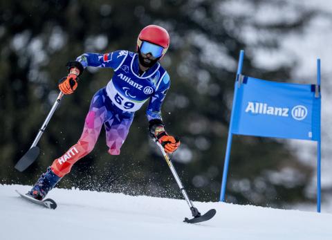 Ralf Ettiene, de superviviente de un terremoto a primer haitiano sobre la nieve