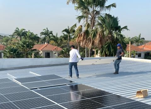 Guayaquil podr&iacute;a convertir su sol en energ&iacute;a con incentivos