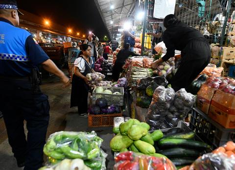 As&iacute; cambia la compra de alimentos en mercados de Guayaquil por el toque de queda