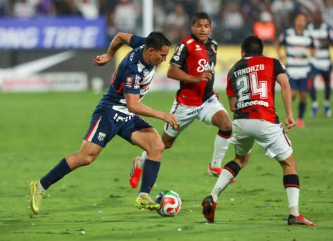 &iquest;Qui&eacute;n es Jairo V&eacute;lez, el volante ecuatoriano convocado a la selecci&oacute;n de Per&uacute;?